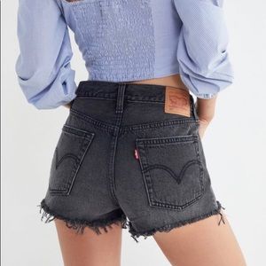 Levi’s 501 Mid Rise Black Women’s Shorts - Size 28